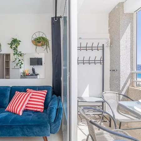 Beachfront Cozy With Sea Views