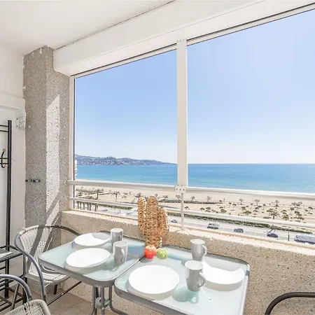 Beachfront Cozy With Sea Views Apartament